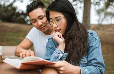 馬克思主義文藝?yán)碚撛谥袑W(xué)語文的實踐